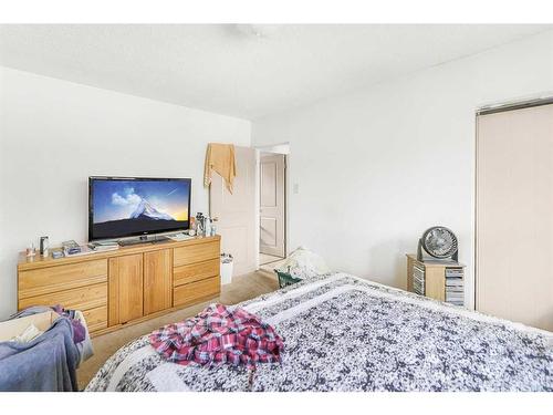 1333 - 39 Street Se, Calgary, AB - Indoor Photo Showing Bedroom