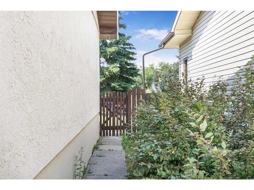 1333 - 39 Street Se, Calgary, AB - Outdoor