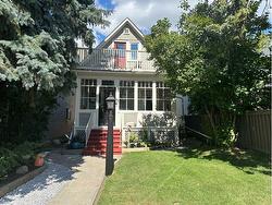 912 19 Avenue NW Calgary, AB T2M 0Z5