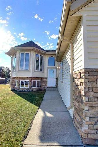 109 Sierra Place, Olds, AB - Outdoor With Facade