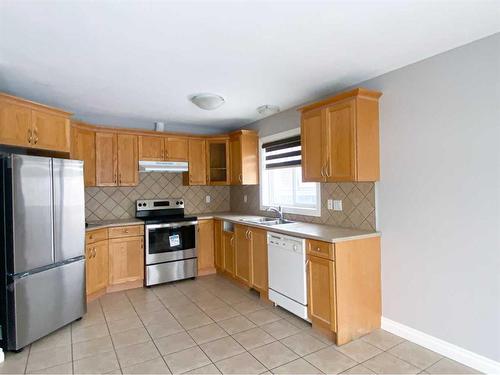 109 Sierra Place, Olds, AB - Indoor Photo Showing Kitchen With Double Sink