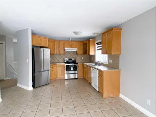 109 Sierra Place, Olds, AB - Indoor Photo Showing Kitchen With Double Sink