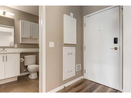 307-4818 Varsity Drive Nw, Calgary, AB - Indoor Photo Showing Bathroom