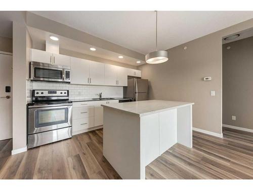 307-4818 Varsity Drive Nw, Calgary, AB - Indoor Photo Showing Kitchen With Upgraded Kitchen