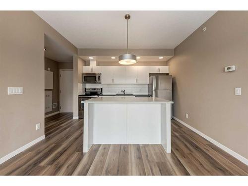 307-4818 Varsity Drive Nw, Calgary, AB - Indoor Photo Showing Kitchen