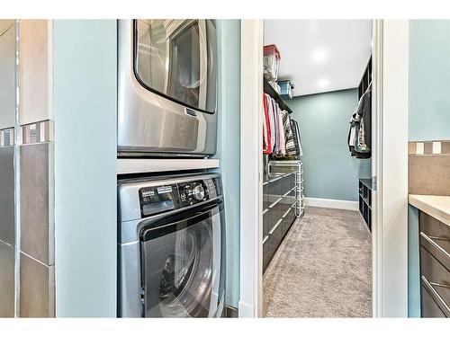 1419 Summit Street Sw, Calgary, AB - Indoor Photo Showing Laundry Room