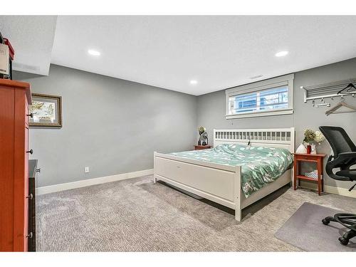 1419 Summit Street Sw, Calgary, AB - Indoor Photo Showing Bedroom