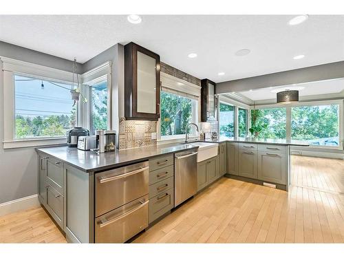 1419 Summit Street Sw, Calgary, AB - Indoor Photo Showing Kitchen With Upgraded Kitchen