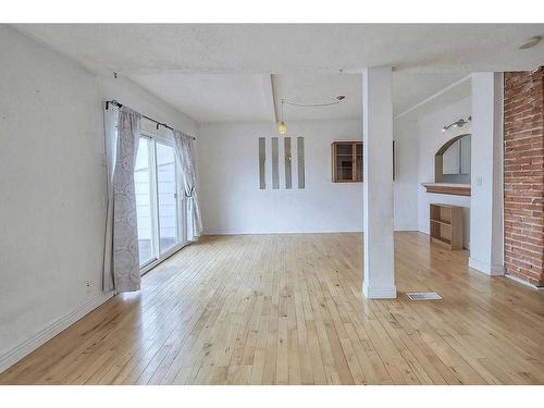 109 Thomson Avenue Ne, Calgary, AB - Indoor Photo Showing Kitchen