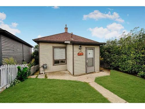 109 Thomson Avenue Ne, Calgary, AB - Outdoor