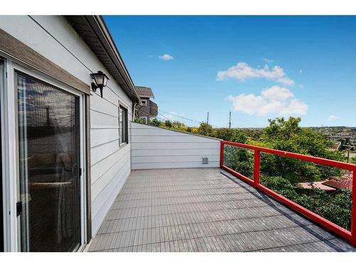 109 Thomson Avenue Ne, Calgary, AB - Outdoor