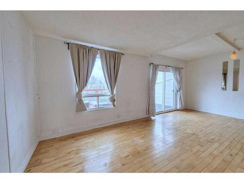 109 Thomson Avenue Ne, Calgary, AB - Indoor Photo Showing Kitchen