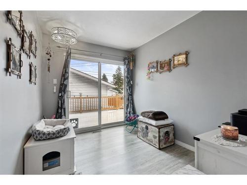 3216 39 Street Se, Calgary, AB - Indoor