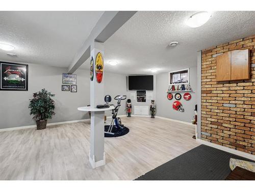 3216 39 Street Se, Calgary, AB - Indoor Photo Showing Other Room