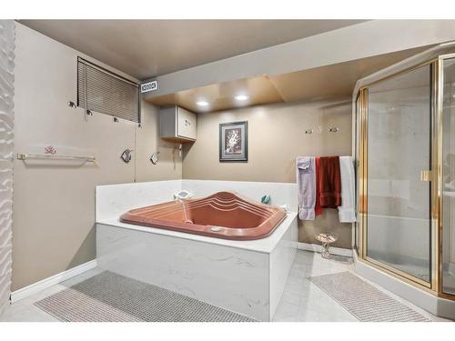 3216 39 Street Se, Calgary, AB - Indoor Photo Showing Bathroom