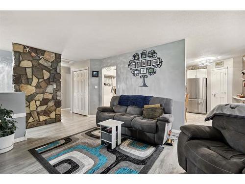 3216 39 Street Se, Calgary, AB - Indoor Photo Showing Living Room