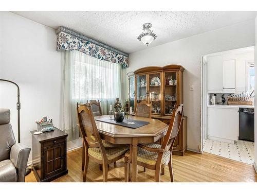 62 Westwood Drive Sw, Calgary, AB - Indoor Photo Showing Dining Room