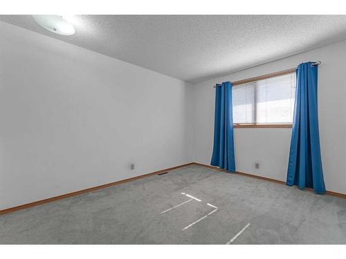 140 Prominence Heights Sw, Calgary, AB - Indoor Photo Showing Other Room