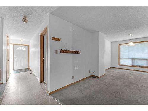 140 Prominence Heights Sw, Calgary, AB - Indoor Photo Showing Other Room