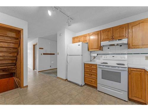 140 Prominence Heights Sw, Calgary, AB - Indoor Photo Showing Kitchen