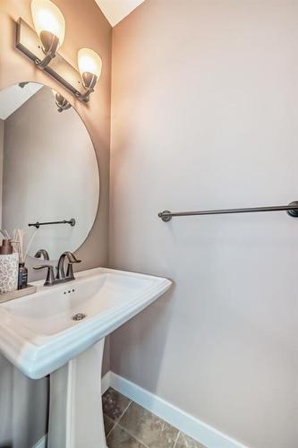 209 Kinniburgh Boulevard, Chestermere, AB - Indoor Photo Showing Bathroom