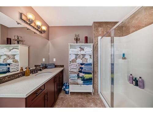 209 Kinniburgh Boulevard, Chestermere, AB - Indoor Photo Showing Bathroom