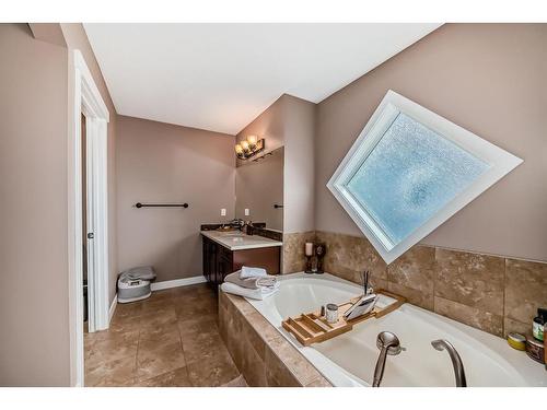 209 Kinniburgh Boulevard, Chestermere, AB - Indoor Photo Showing Bathroom