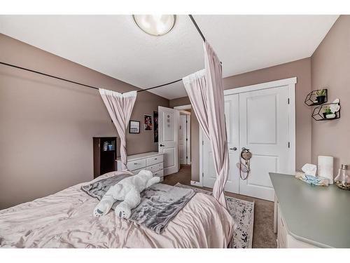 209 Kinniburgh Boulevard, Chestermere, AB - Indoor Photo Showing Bedroom