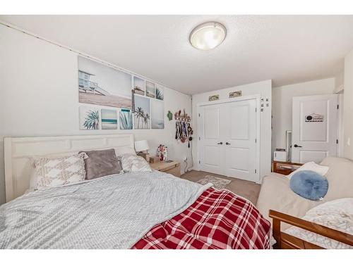 209 Kinniburgh Boulevard, Chestermere, AB - Indoor Photo Showing Bedroom