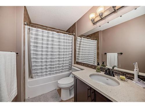 209 Kinniburgh Boulevard, Chestermere, AB - Indoor Photo Showing Bathroom