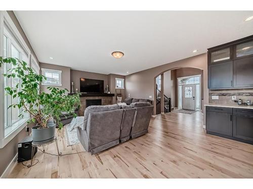 209 Kinniburgh Boulevard, Chestermere, AB - Indoor Photo Showing Living Room