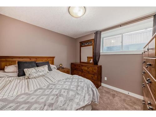 209 Kinniburgh Boulevard, Chestermere, AB - Indoor Photo Showing Bedroom