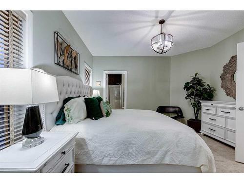 39 Cranridge Crescent Se, Calgary, AB - Indoor Photo Showing Bedroom