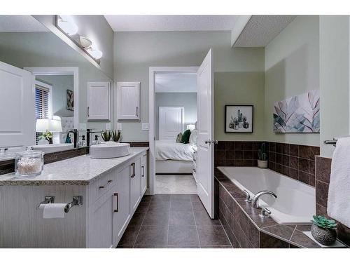 39 Cranridge Crescent Se, Calgary, AB - Indoor Photo Showing Bathroom