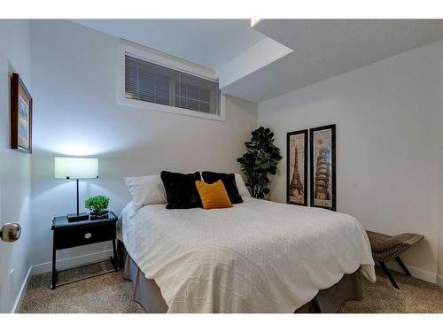 39 Cranridge Crescent Se, Calgary, AB - Indoor Photo Showing Bedroom