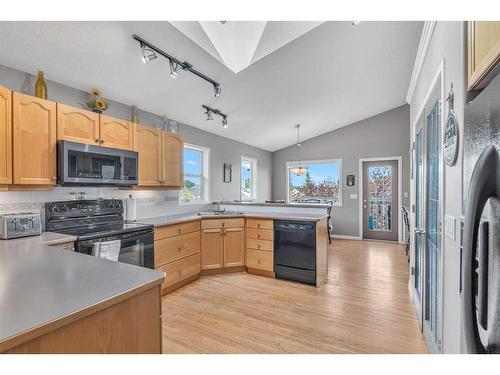 213 West Lakeview Place, Chestermere, AB - Indoor Photo Showing Kitchen