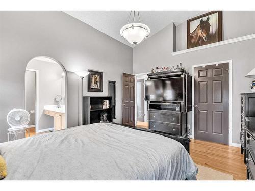 213 West Lakeview Place, Chestermere, AB - Indoor Photo Showing Bedroom