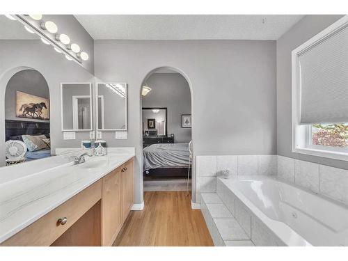 213 West Lakeview Place, Chestermere, AB - Indoor Photo Showing Bathroom