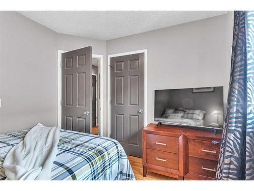 213 West Lakeview Place, Chestermere, AB - Indoor Photo Showing Bedroom