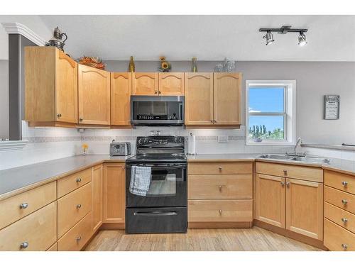 213 West Lakeview Place, Chestermere, AB - Indoor Photo Showing Kitchen With Double Sink