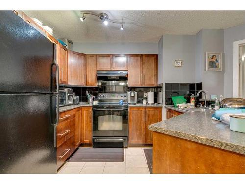 3116-60 Panatella Street Nw, Calgary, AB - Indoor Photo Showing Kitchen