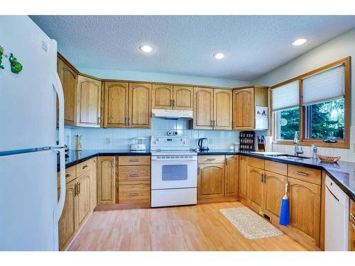 108 Edgebrook Place Nw, Calgary, AB - Indoor Photo Showing Kitchen