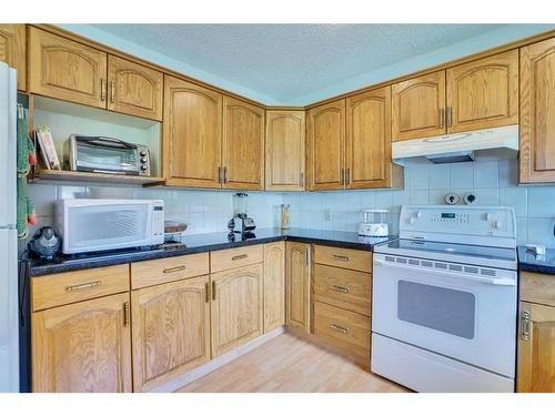 108 Edgebrook Place Nw, Calgary, AB - Indoor Photo Showing Kitchen