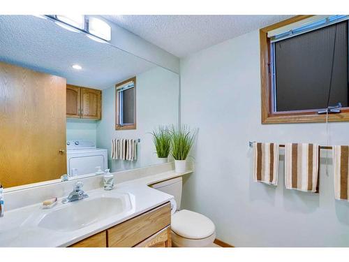 108 Edgebrook Place Nw, Calgary, AB - Indoor Photo Showing Bathroom