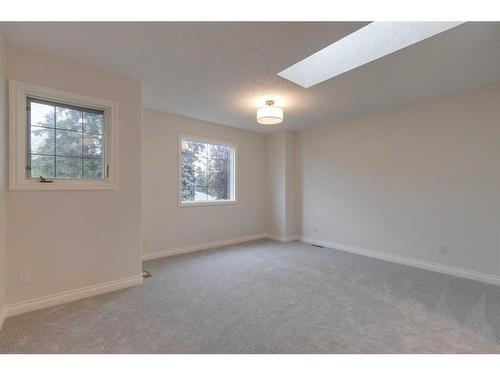 625 21 Avenue Ne, Calgary, AB - Indoor Photo Showing Other Room