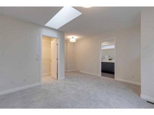 625 21 Avenue Ne, Calgary, AB - Indoor Photo Showing Bathroom