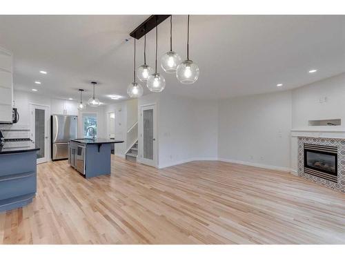 625 21 Avenue Ne, Calgary, AB - Indoor Photo Showing Kitchen With Fireplace With Upgraded Kitchen