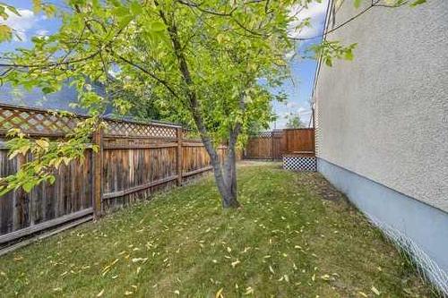 807 Olympia Crescent Se, Calgary, AB - Outdoor