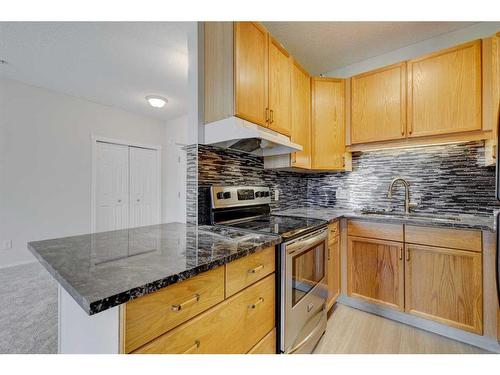 205-8 Country Village Bay Ne, Calgary, AB - Indoor Photo Showing Kitchen