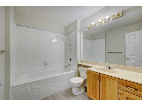 205-8 Country Village Bay Ne, Calgary, AB - Indoor Photo Showing Bathroom